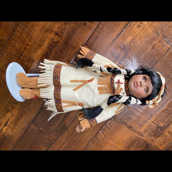 Beautiful Native Doll - Picture 2 of 13